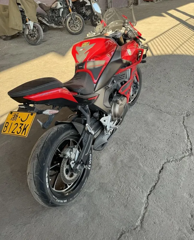 QJ Moto 550S. 4 QJ Moto 550S. 4