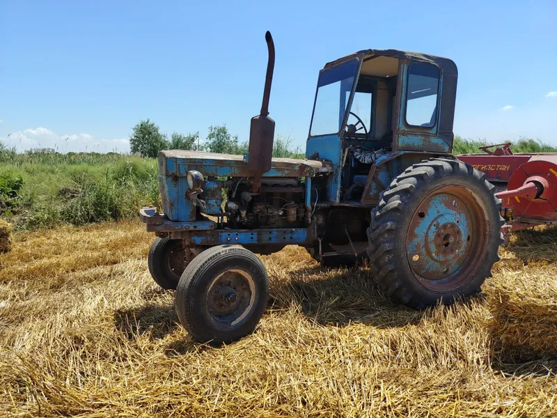 T28 traktor sotiladi xolati yaxshi xechqayerida kamisi yoq 2