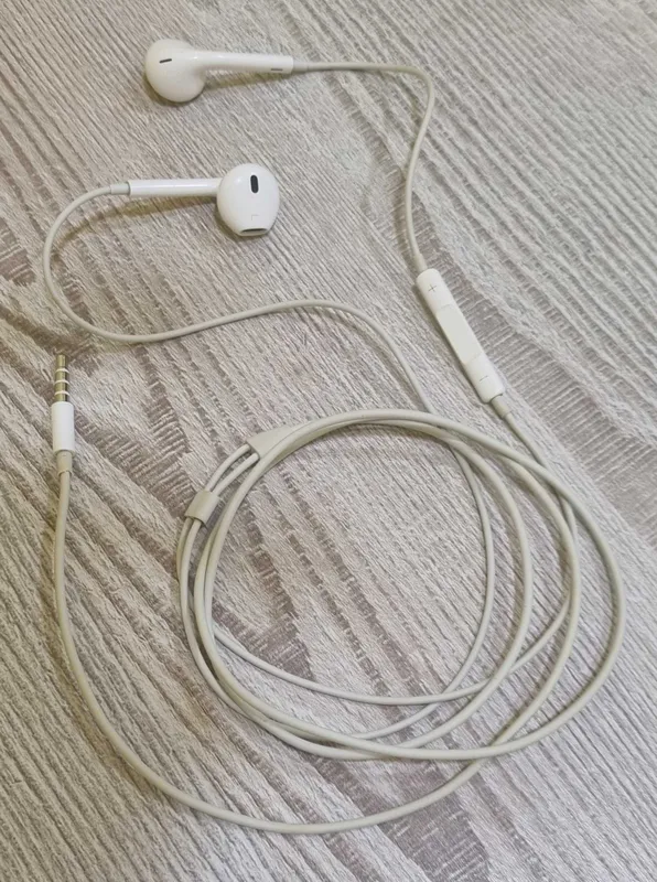 Проводные наушники Apple EarPods with 3.5mm Headphone Проводные наушники Apple EarPods with 3.5mm Headphone