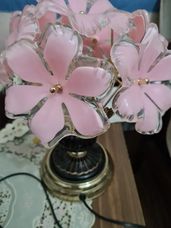 Продаётся лампа настольная.