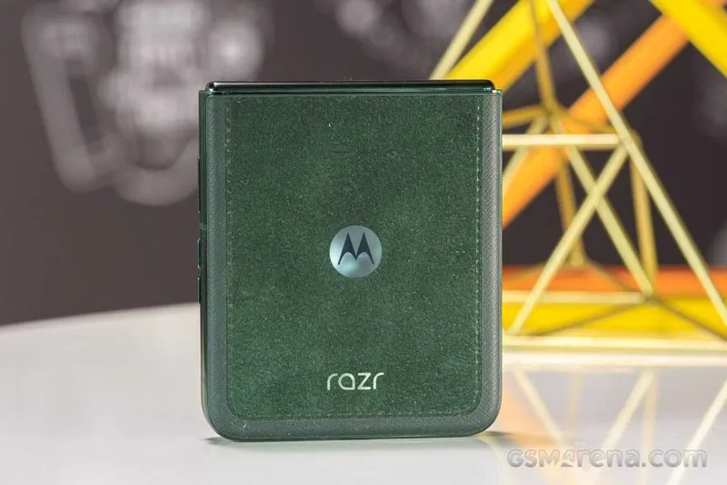 Motorola Razr 60 Ultra 16/1tb GREEN — фото 1