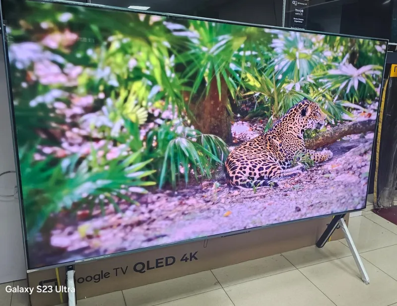 ОГРОМНЫЙ ТЕЛЕВИЗОР 7TECH 100QLEDS1 SMART 4K GOOGLE TV (100 дюймов, премиум модель) 1