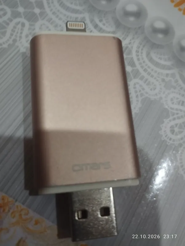 64 GB hajmli Omars fleshkasini sotaman. Kompyuter va iPhone bilan ishlaydi 3