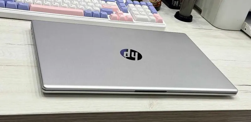 Ноутбук HP Laptop 15-Core i5 Noutbook xolati yangi 3