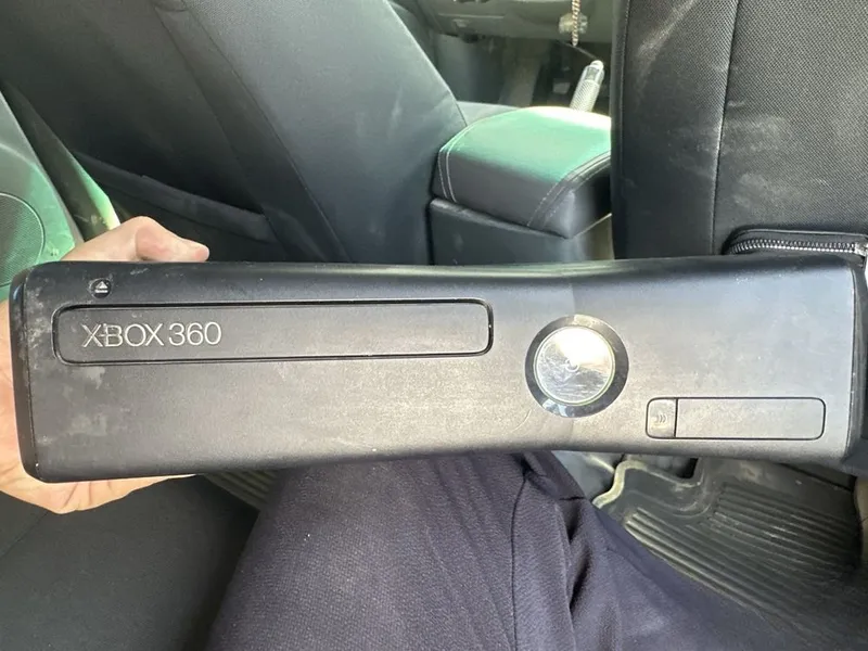 Взломанный Xbox 360 Slim 2 Взломанный Xbox 360 Slim 2