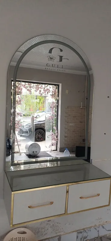 Guzallik salon uchun oyna va ish stoli 2 ta bor — фото 2
