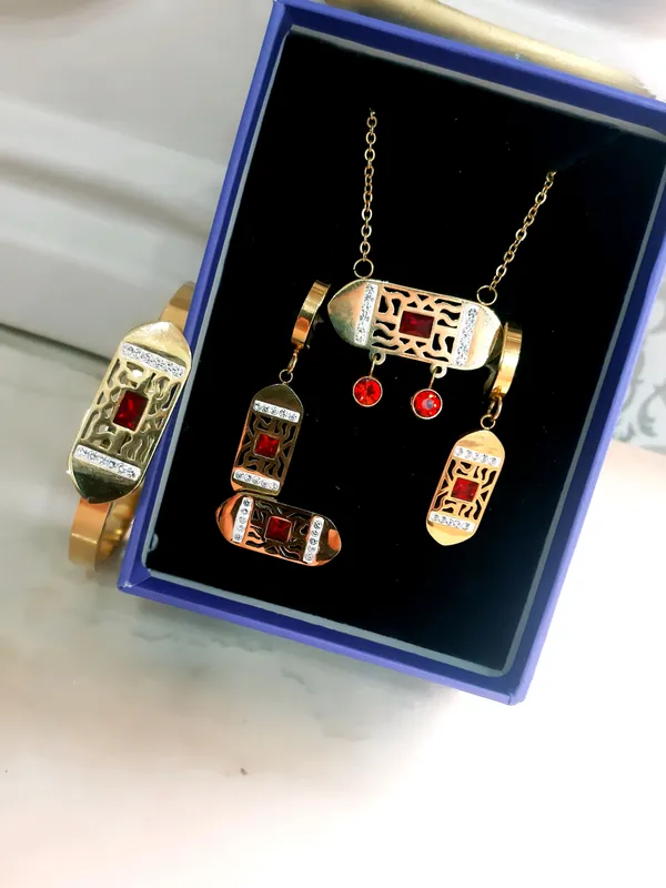 Не темнеющий комплект Swarovski. 2