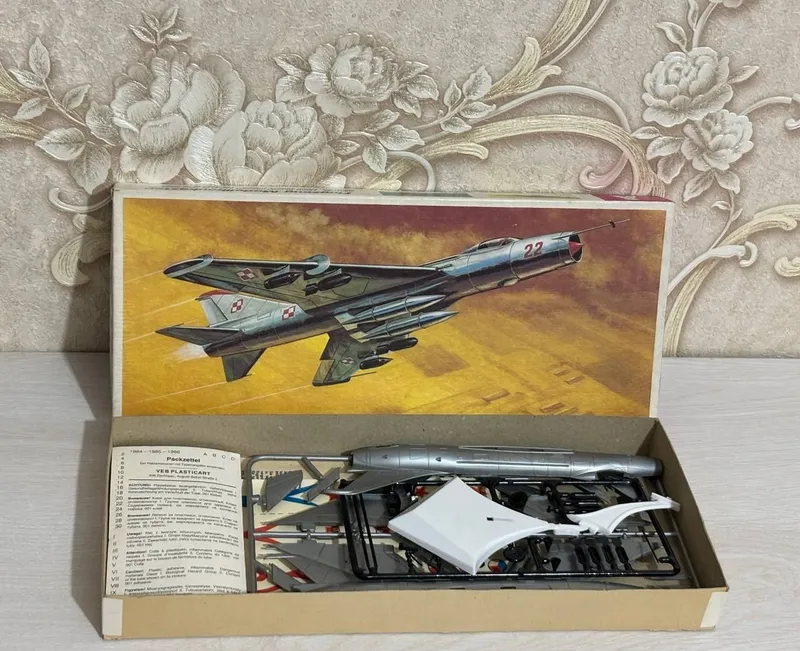 Продаётся винтажная сборная модель самолёта Sukhoi Su-7 в масштабе1:72 — фото 6
