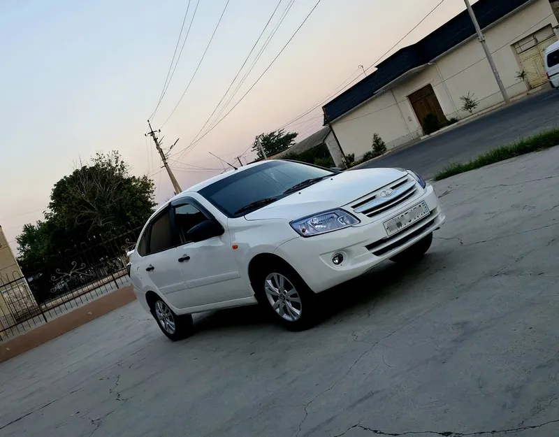 Lada Granta Sotiladi 1 Lada Granta Sotiladi 1