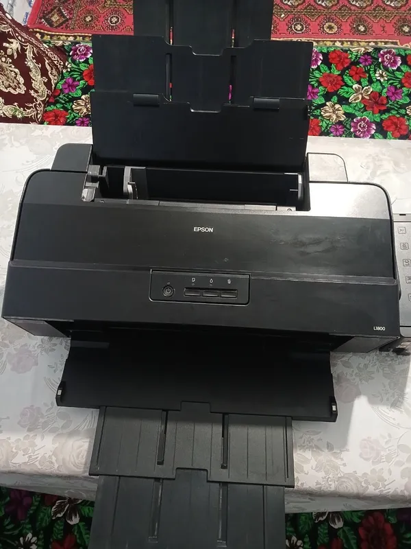 Printer L1800 sotiladi