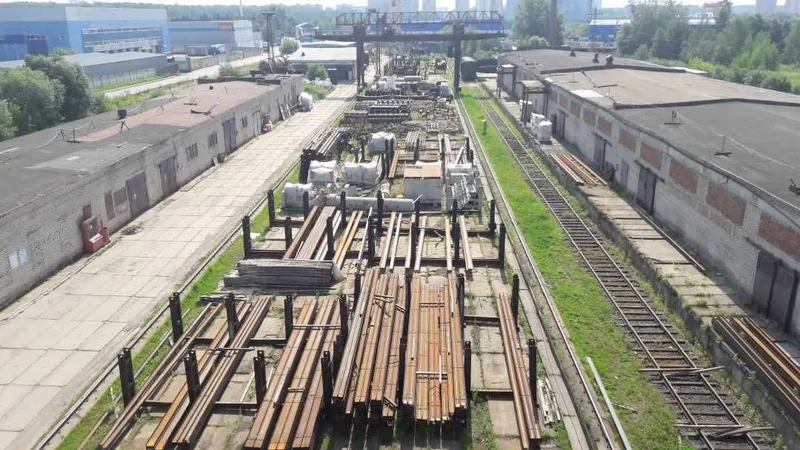 Продаётся нежилое помещение с территорией 1 Продаётся нежилое помещение с территорией 1