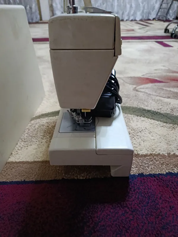 Швейная машинка JANOME 3