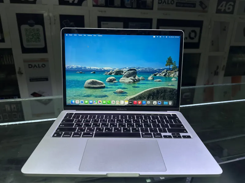 MacBook Pro (2020) 1 MacBook Pro (2020) 1