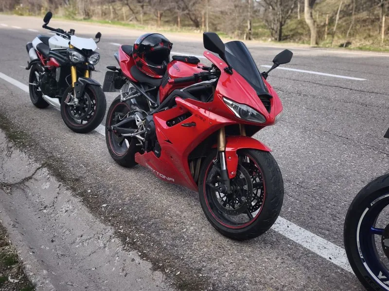 Мотоцикл Triumph Daytona 6 Мотоцикл Triumph Daytona 6