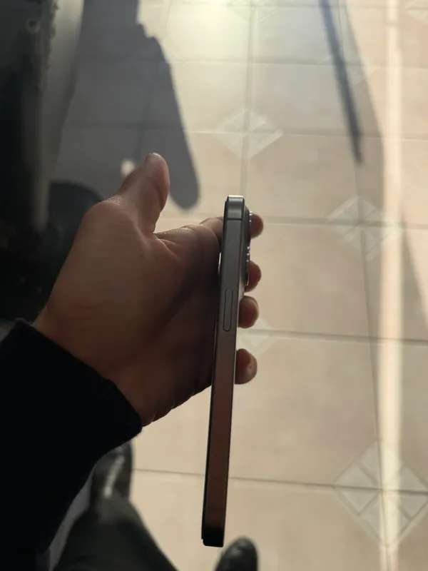 iphone 15 pro titatnium 2