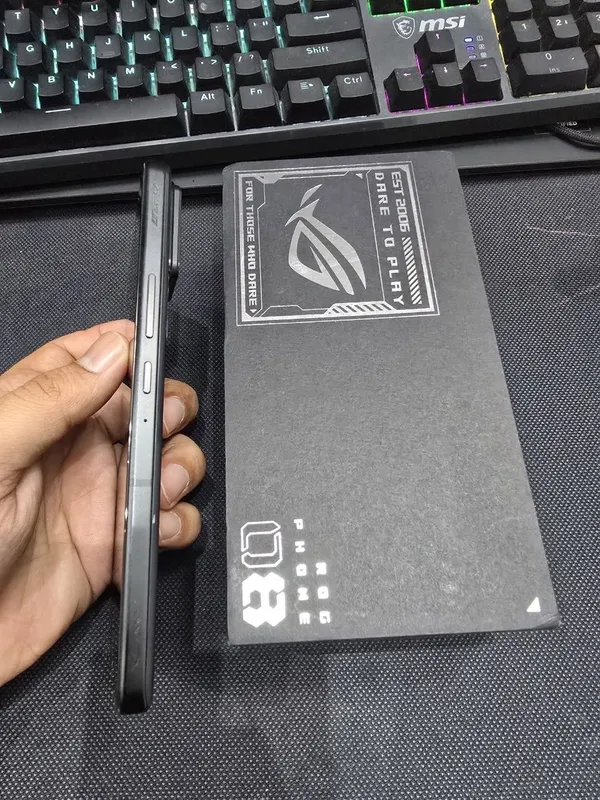 Asus rog 8 pro 12/256 4 Asus rog 8 pro 12/256 4