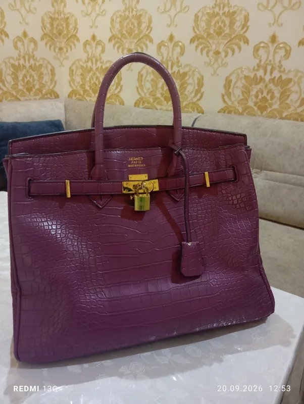 ayollar uchun Hermes sumkasi 2 ayollar uchun Hermes sumkasi 2