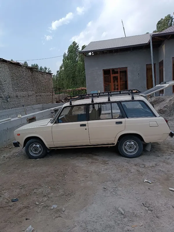 Jiguli sotiladi 2104