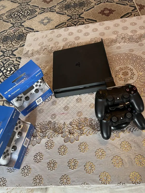 Playstation 4 slim — фото 1