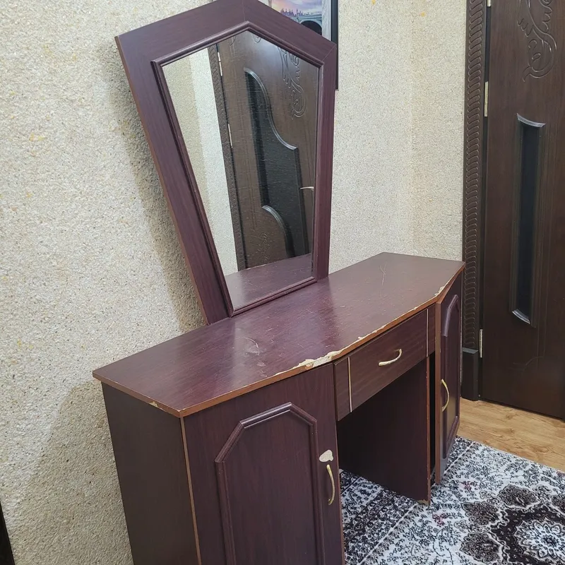 Трюмо продаётся narxi kelishiladi