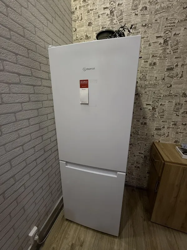 Холодильник indesit