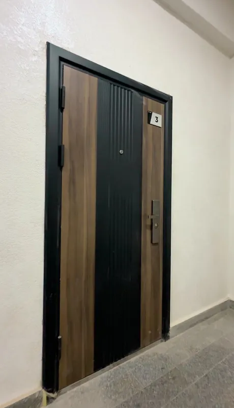 Eshik Sotiladi narx 250 $ kelishamiz yangi eshik