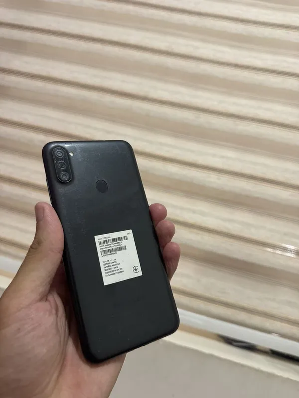 Samsung A 11 holati orta