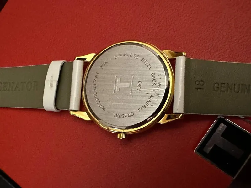 Наручные женские часы Tissot — фото 4