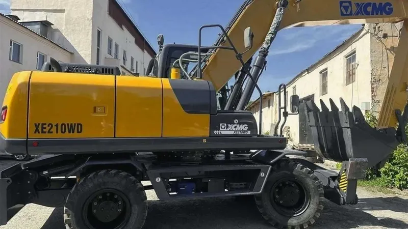 XCMG XE210WD — это более мощный и тяжелый колесный экскаватор 1 куб — фото 5