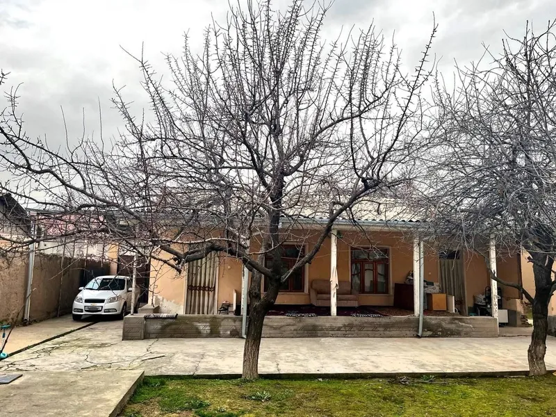 Уй сотилади 7 соток,5 хона.