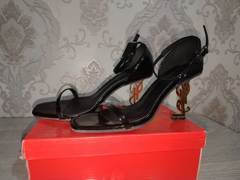Yves Saint Laurent bosonojka