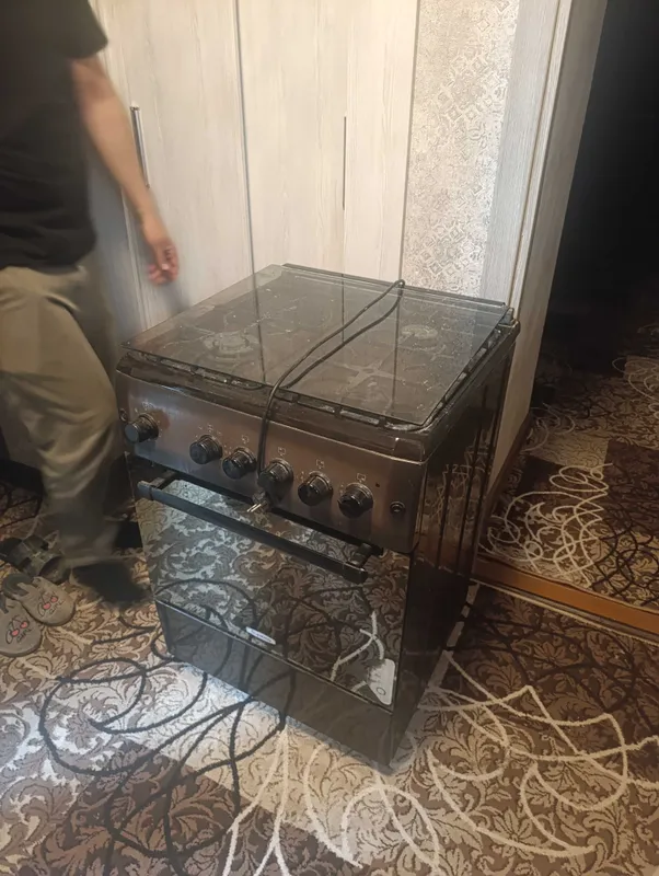 Gaz plita sotiladi ishlatilgan xolati yaxshi