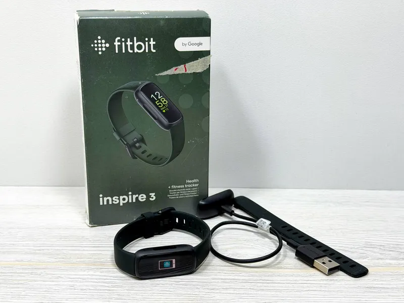 Qutisi bilan Fitbit Inspire 3 fitnes-bilaguzugi Qutisi bilan Fitbit Inspire 3 fitnes-bilaguzugi