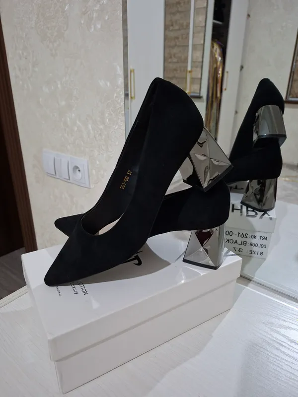 АРТ. №: 261-00
Цвет: чёрный (BLACK)
Размер: 37 3