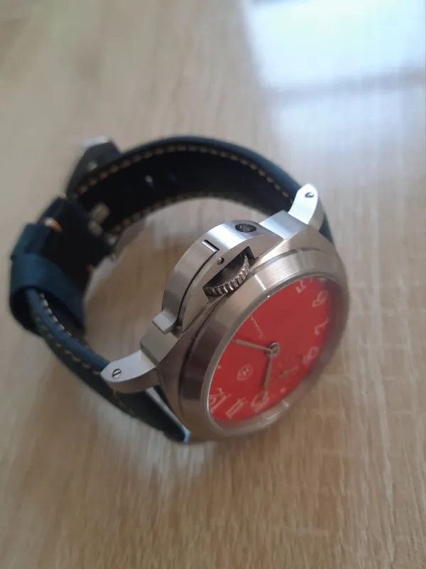 Молния-марьяж в корпусе Panerai 5 Молния-марьяж в корпусе Panerai 5