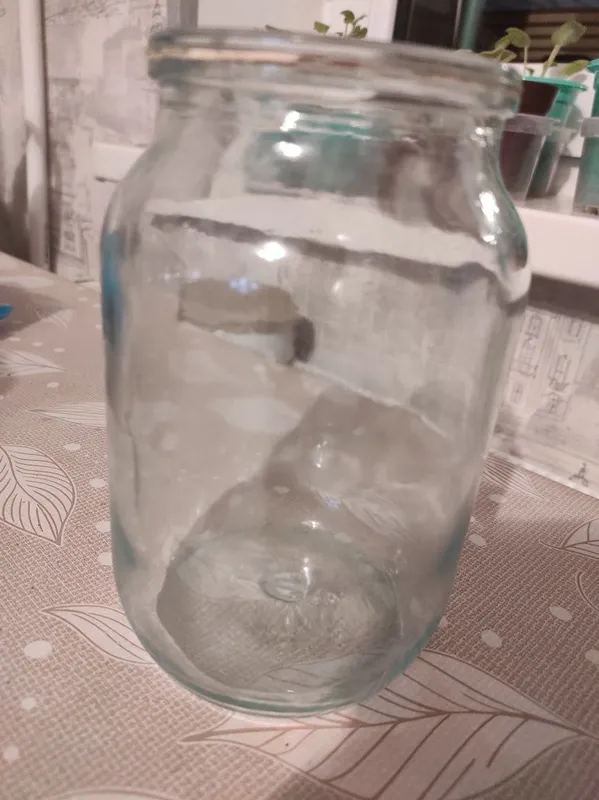Продаются литровые банки