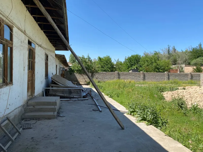 Hovli sotiladi 16 sutik