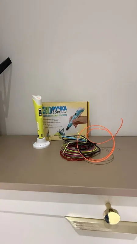Продаю 3-D ручку . Из проволок есть многие цвета.