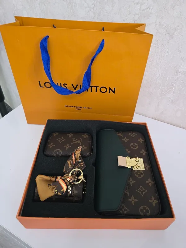 Копия Louis Vuitton 4-в-1. 1