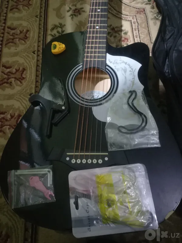 Akustik gitara sotiladi 900.000 2 Akustik gitara sotiladi 900.000 2