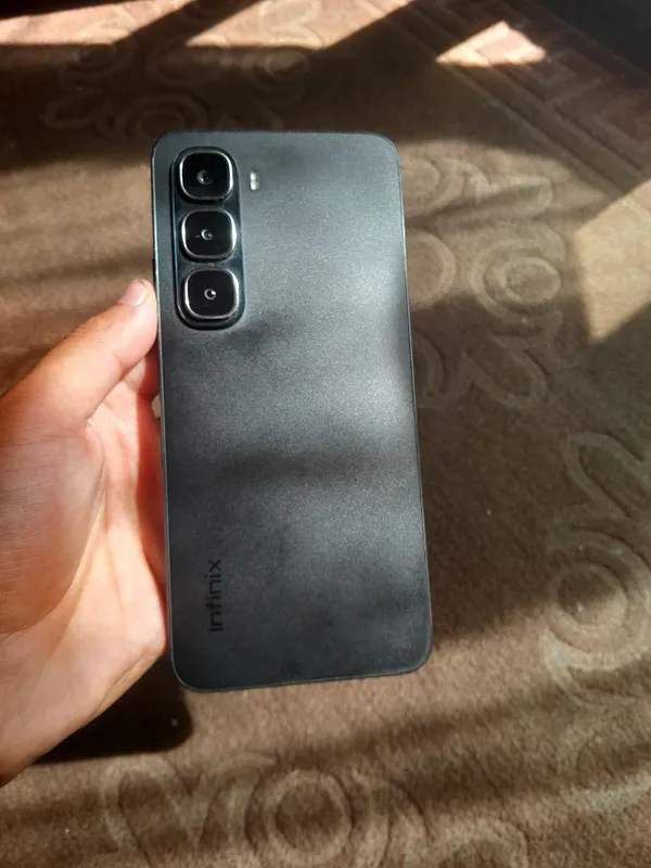 Infinix hot 60i karopkasi bor  tel 77 479 39 35 4