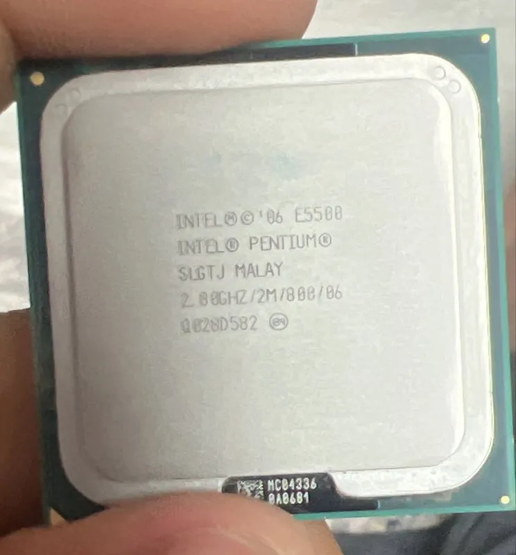 Intel pentium e5500 + ddr3 operetivka 2gb 1
