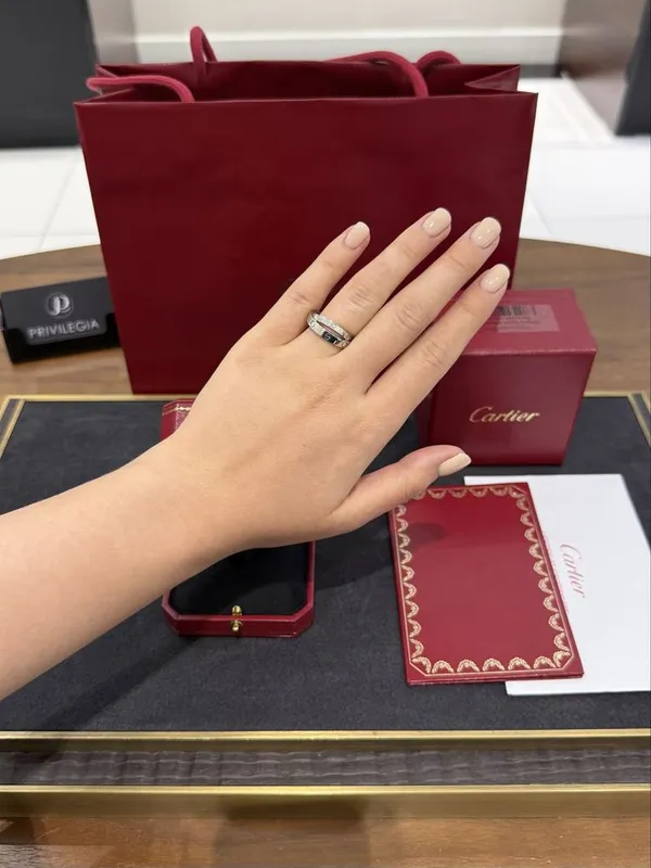 Кольцо с бриллиантами Cartier LOVE Double Ring 6 Diamonds 3 Кольцо с бриллиантами Cartier LOVE Double Ring 6 Diamonds 3