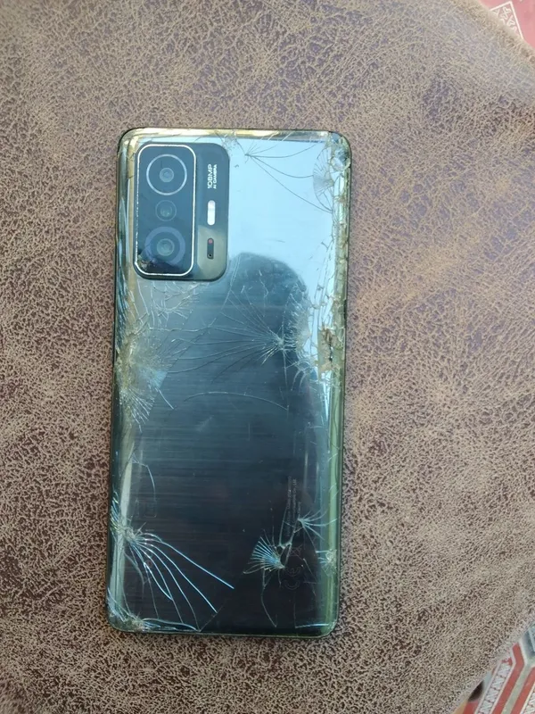 Ikkita telefon #1 Xiaomi 11T 5G 8/128 #2 iphone xs 64GB 2