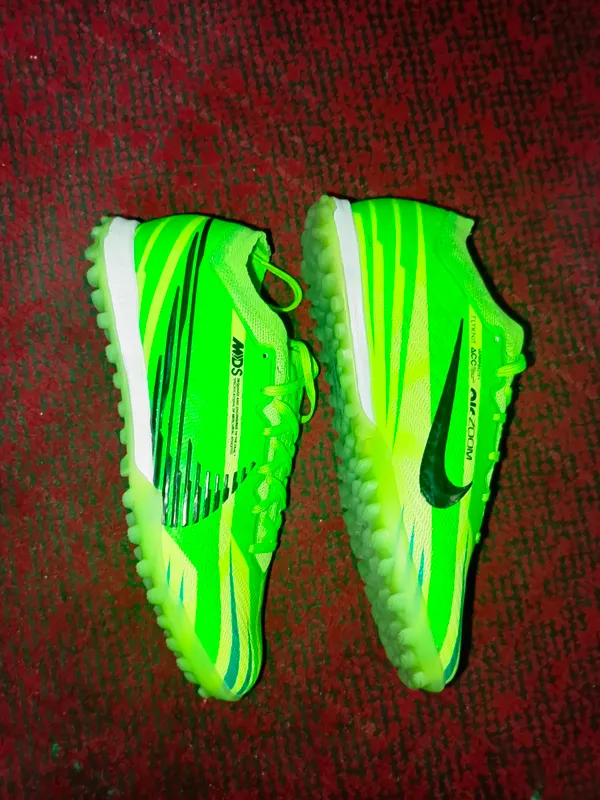 Nike sarakanoshka 1 marta kiyilgan razmeri 40
