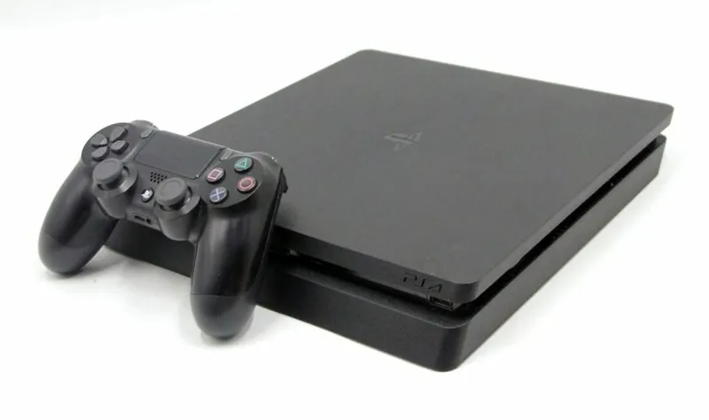PS4 SLIM sotiladi ideal holadta 2 ta joystik bor