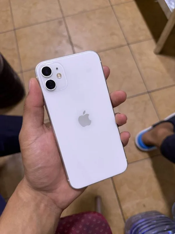 iPhone 11 white 1 iPhone 11 white 1