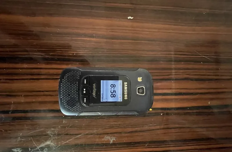 Срочно продаю, нужны деньги: Samsung Verizon Convoy 4 5