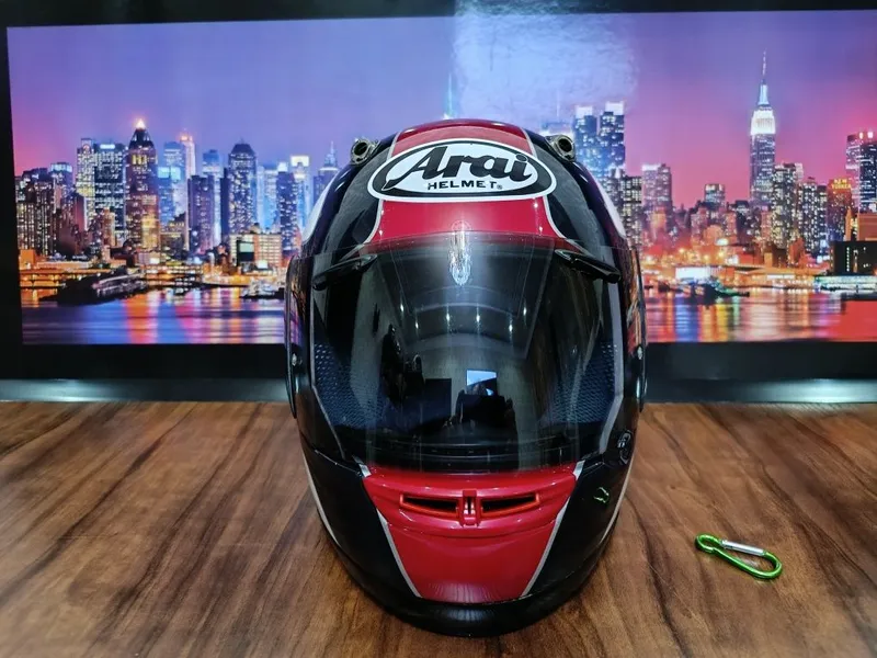 Мото шлем от Японского бренда ARAI Quantum — фото 1 Мото шлем от Японского бренда ARAI Quantum — фото 1
