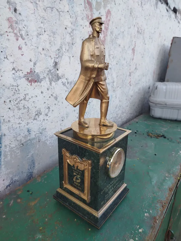 Продам статуэтку Часы — фото 2